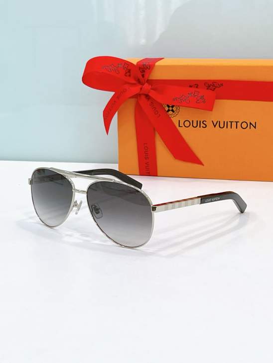 Picture of Louis Vuitton Sunglasses _SKUfw79120472fw